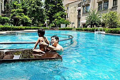 《原始袭变》剧情预告 AI指挥人类士兵应对恐龙危机